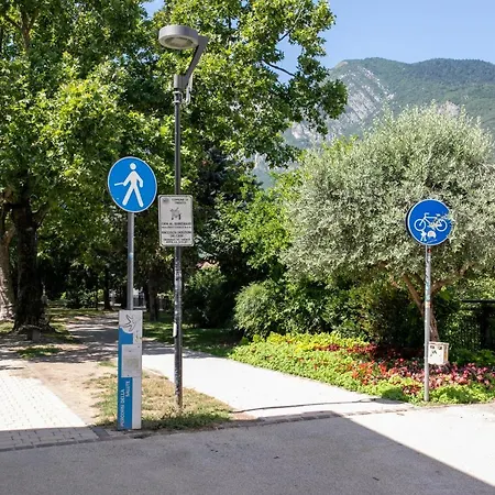 Al Ponte Adiacente Al Parco, Vicino All'ospedale E Centro Apartment