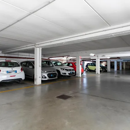 Al Ponte Adiacente Al Parco, Vicino All'ospedale E Centro Apartamento